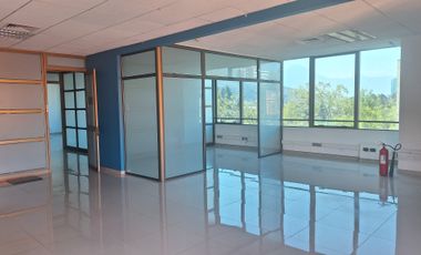 ARRIENDO OFICINA SALONES PRIVADOS 180 MTS METRO P  VALDIVIA