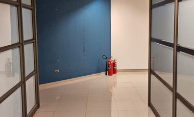 ARRIENDO OFICINA SALONES PRIVADOS 180 MTS METRO P  VALDIVIA