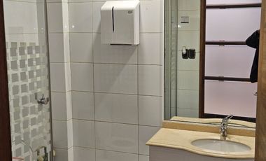 ARRIENDO OFICINA SALONES PRIVADOS 180 MTS METRO P  VALDIVIA