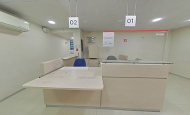 Local Alcántara: 202 m2, 5 box + 3 baños