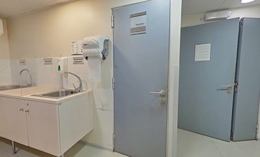 Local Alcántara: 202 m2, 5 box + 3 baños