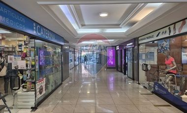 Local Alcántara: 202 m2, 5 box + 3 baños