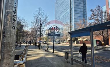 Local Alcántara: 202 m2, 5 box + 3 baños