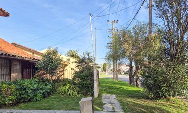 Casa a reciclar en Punta Mogotes lote de 382 m2