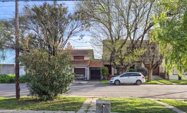 Casa a reciclar en Punta Mogotes lote de 382 m2