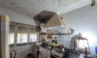 Casa a reciclar en Punta Mogotes lote de 382 m2