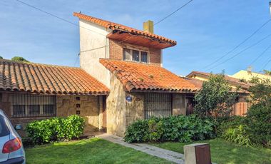 Casa a reciclar en Punta Mogotes lote de 382 m2