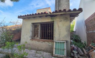 Casa a reciclar en Punta Mogotes lote de 382 m2