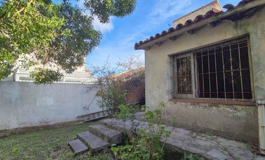 Casa a reciclar en Punta Mogotes lote de 382 m2