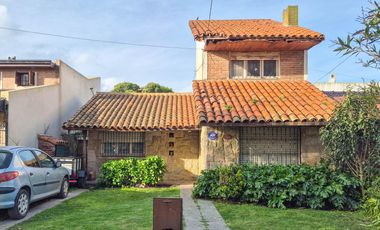 Casa a reciclar en Punta Mogotes lote de 382 m2