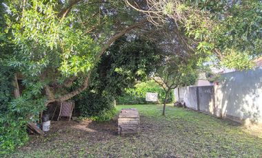 Casa a reciclar en Punta Mogotes lote de 382 m2