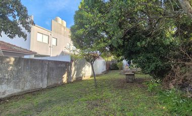 Casa a reciclar en Punta Mogotes lote de 382 m2