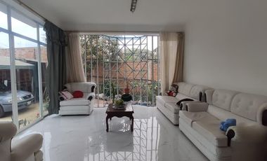 Amplia casa de 4 dormitorios en Montecristi, cerca del Hospital del IESS