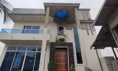 Amplia casa de 4 dormitorios en Montecristi, cerca del Hospital del IESS