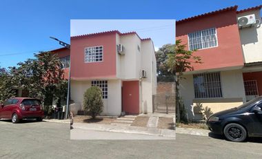 Cómoda casa en Monterrey, cerca del hospital del IESS