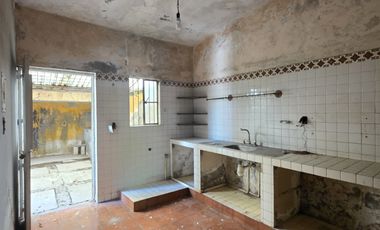 CASA EN VENTA MUY AMPLIA, 3 RECÁMARAS, 2 BAÑOS, COCHERA PARA 1 AUTO