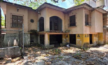 CASA EN VENTA MUY AMPLIA, 3 RECÁMARAS, 2 BAÑOS, COCHERA PARA 1 AUTO