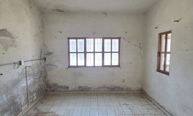 CASA EN VENTA MUY AMPLIA, 3 RECÁMARAS, 2 BAÑOS, COCHERA PARA 1 AUTO