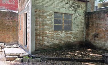 CASA EN VENTA MUY AMPLIA, 3 RECÁMARAS, 2 BAÑOS, COCHERA PARA 1 AUTO