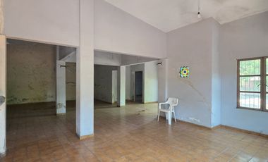 CASA EN VENTA MUY AMPLIA, 3 RECÁMARAS, 2 BAÑOS, COCHERA PARA 1 AUTO