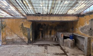 CASA EN VENTA MUY AMPLIA, 3 RECÁMARAS, 2 BAÑOS, COCHERA PARA 1 AUTO