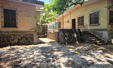 CASA EN VENTA MUY AMPLIA, 3 RECÁMARAS, 2 BAÑOS, COCHERA PARA 1 AUTO