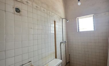 CASA EN VENTA MUY AMPLIA, 3 RECÁMARAS, 2 BAÑOS, COCHERA PARA 1 AUTO
