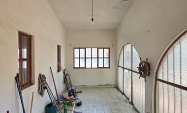 CASA EN VENTA MUY AMPLIA, 3 RECÁMARAS, 2 BAÑOS, COCHERA PARA 1 AUTO
