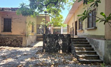 CASA EN VENTA MUY AMPLIA, 3 RECÁMARAS, 2 BAÑOS, COCHERA PARA 1 AUTO