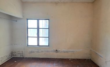 CASA EN VENTA MUY AMPLIA, 3 RECÁMARAS, 2 BAÑOS, COCHERA PARA 1 AUTO