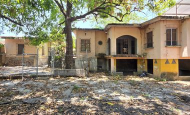 CASA EN VENTA MUY AMPLIA, 3 RECÁMARAS, 2 BAÑOS, COCHERA PARA 1 AUTO