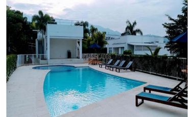 CASA CON VISTA AL LAGO Y ZONA VERDE EN PANCE