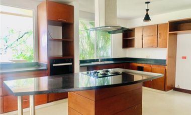 CASA CON VISTA AL LAGO Y ZONA VERDE EN PANCE