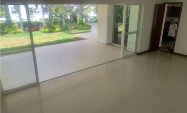 CASA CON VISTA AL LAGO Y ZONA VERDE EN PANCE