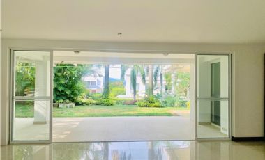 CASA CON VISTA AL LAGO Y ZONA VERDE EN PANCE