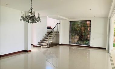 CASA CON VISTA AL LAGO Y ZONA VERDE EN PANCE