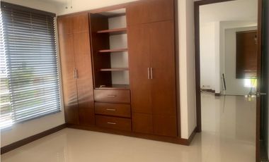 CASA CON VISTA AL LAGO Y ZONA VERDE EN PANCE