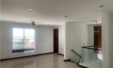 CASA CON VISTA AL LAGO Y ZONA VERDE EN PANCE