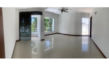 CASA CON VISTA AL LAGO Y ZONA VERDE EN PANCE