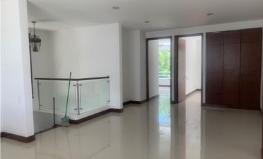 CASA CON VISTA AL LAGO Y ZONA VERDE EN PANCE