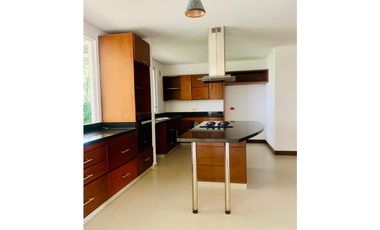 CASA CON VISTA AL LAGO Y ZONA VERDE EN PANCE