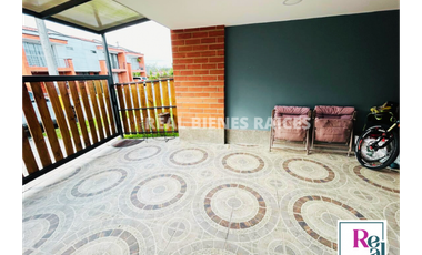 Casa en venta en unidad abierta – $700 Millones