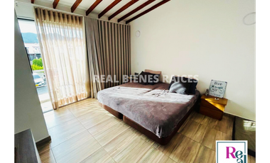 Casa en venta en unidad abierta – $700 Millones