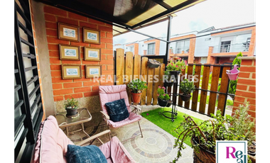 Casa en venta en unidad abierta – $700 Millones