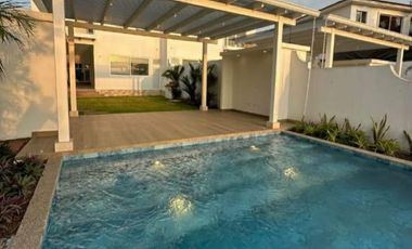 Samborondón, Hermosa Casa en Venta, 300m2