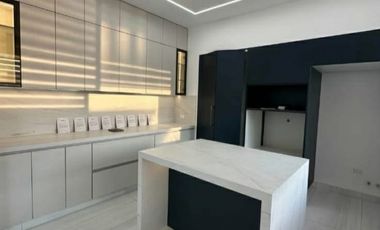 Samborondón, Hermosa Casa en Venta, 300m2