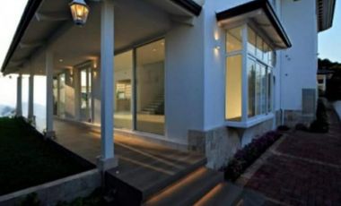 Samborondón, Hermosa Casa en Venta, 300m2