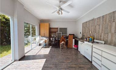 VENTA HERMOSA CASA 3/4 DORMITORIOS