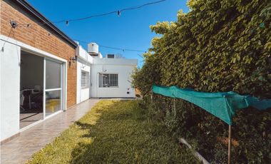 VENTA HERMOSA CASA 3/4 DORMITORIOS