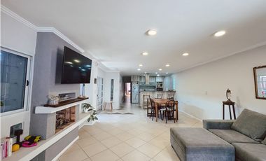 VENTA HERMOSA CASA 3/4 DORMITORIOS